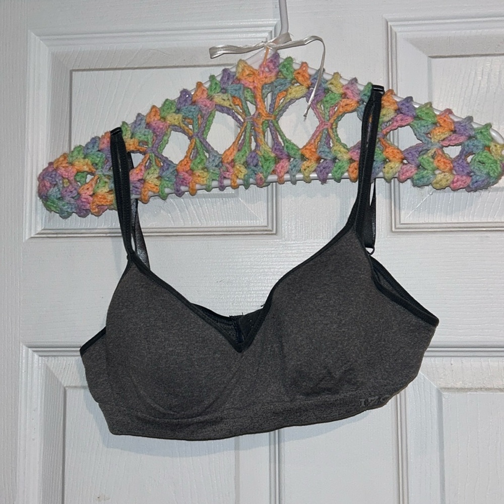 Izod‎ gray sports bra Sz 34B